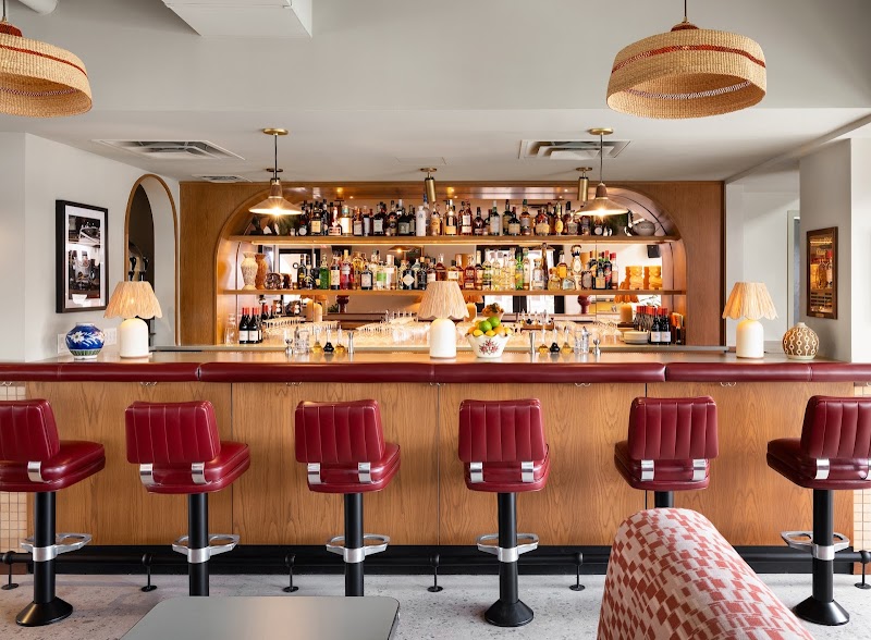 DWTNR (Downtowner) Cocktail Bar & Lounge