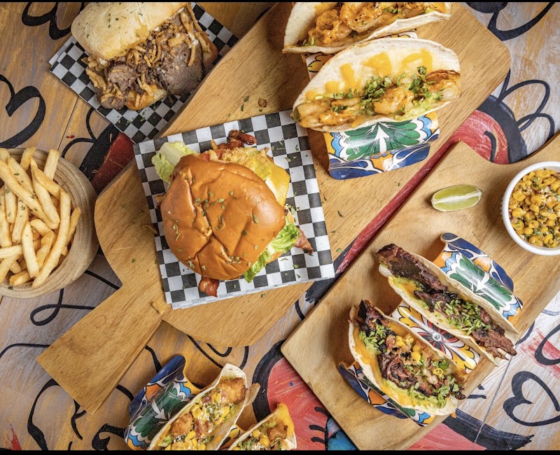 MAYA CAFE Lounge & Gallery