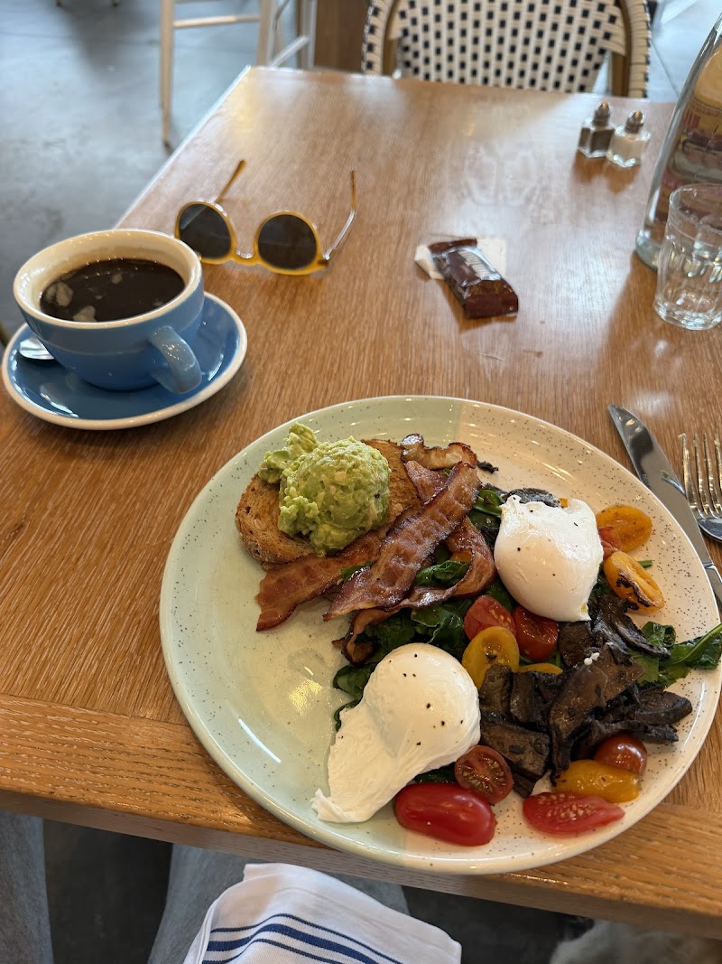 Bluestone Lane Chelsea Piers Café