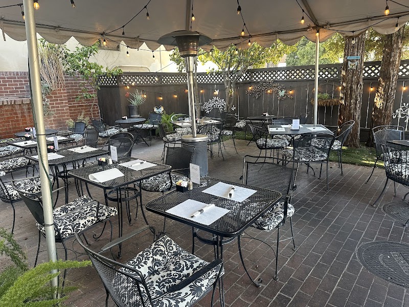 Toni's Courtyard Café