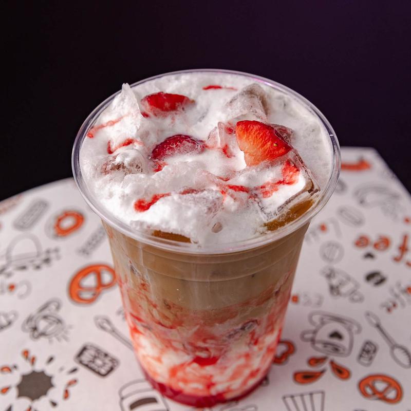 Amour Cafe' & CO - Coffee & Bookstore