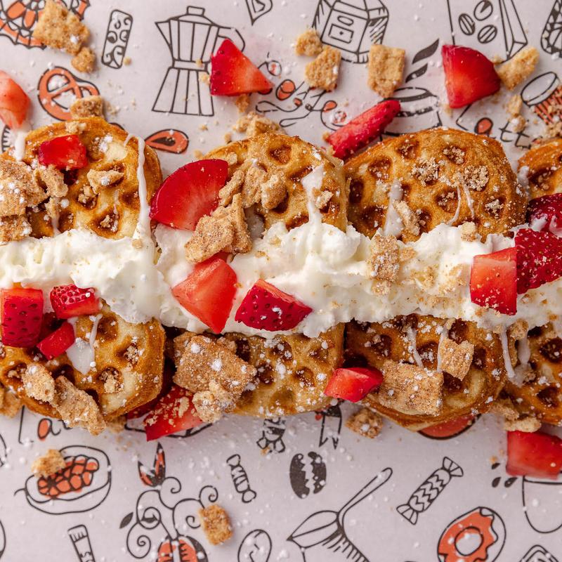 Amour Cafe' & CO - Coffee & Bookstore