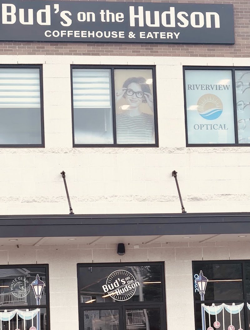 Bud’s on the Hudson
