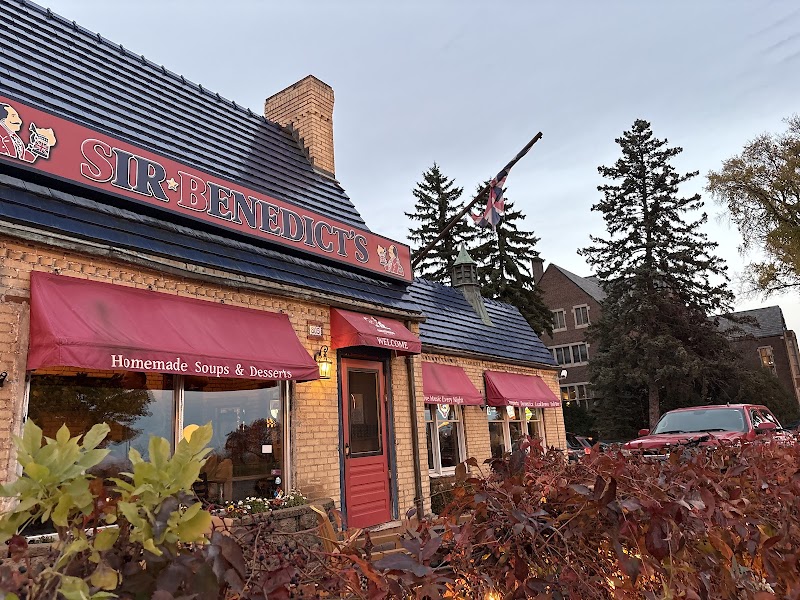 Sir Benedicts Tavern on the Lake