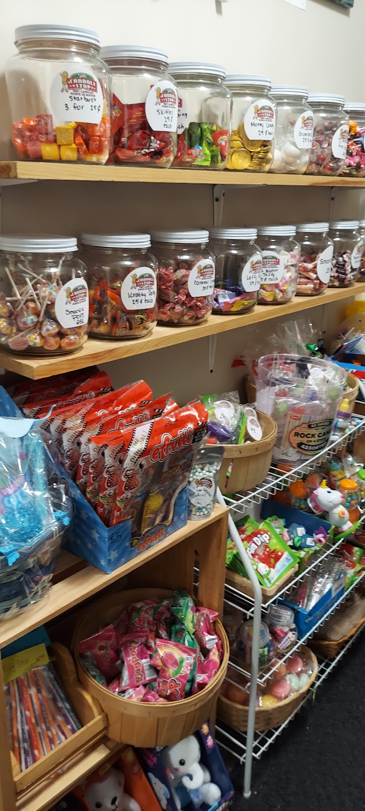 The Cannoli Stop @ The Candy Shop Bakery, Cafe, and Gifts