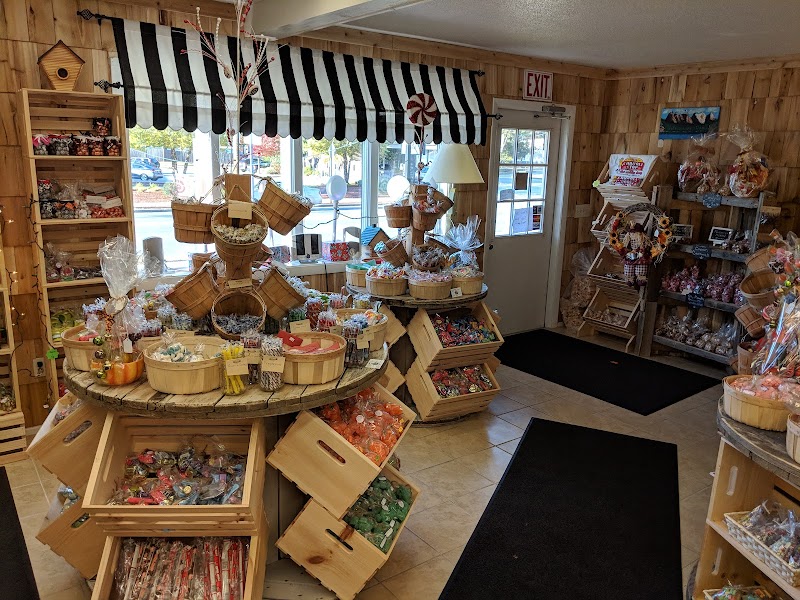 The Cannoli Stop @ The Candy Shop Bakery, Cafe, and Gifts