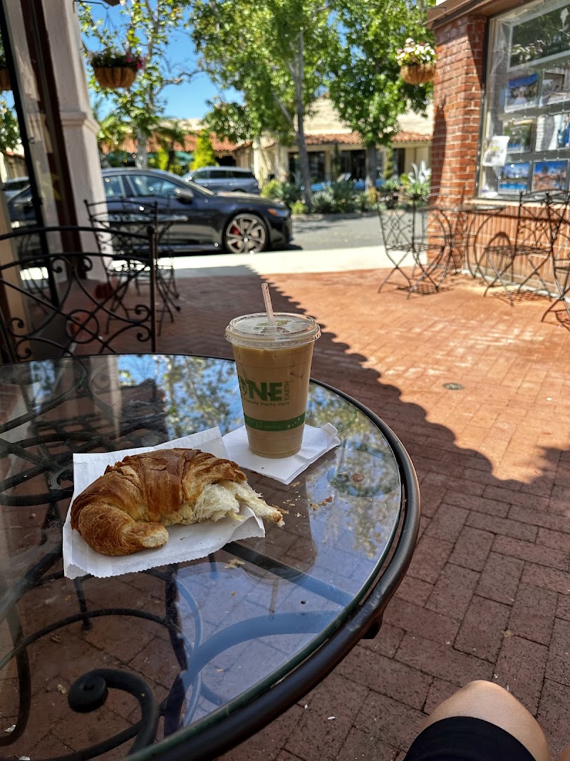 Caffe Positano, Village