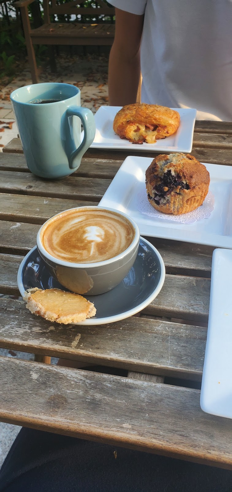 Loic Bakery and Cafe Bar