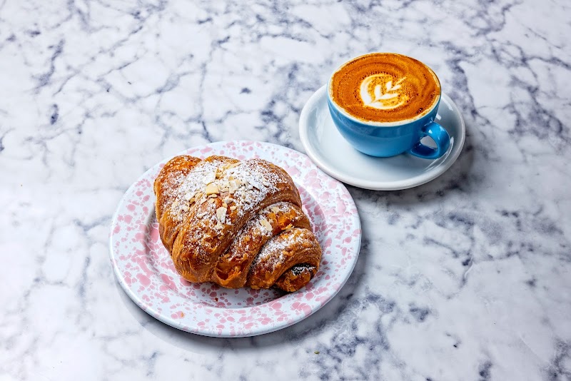 Mae's Market and Cafe