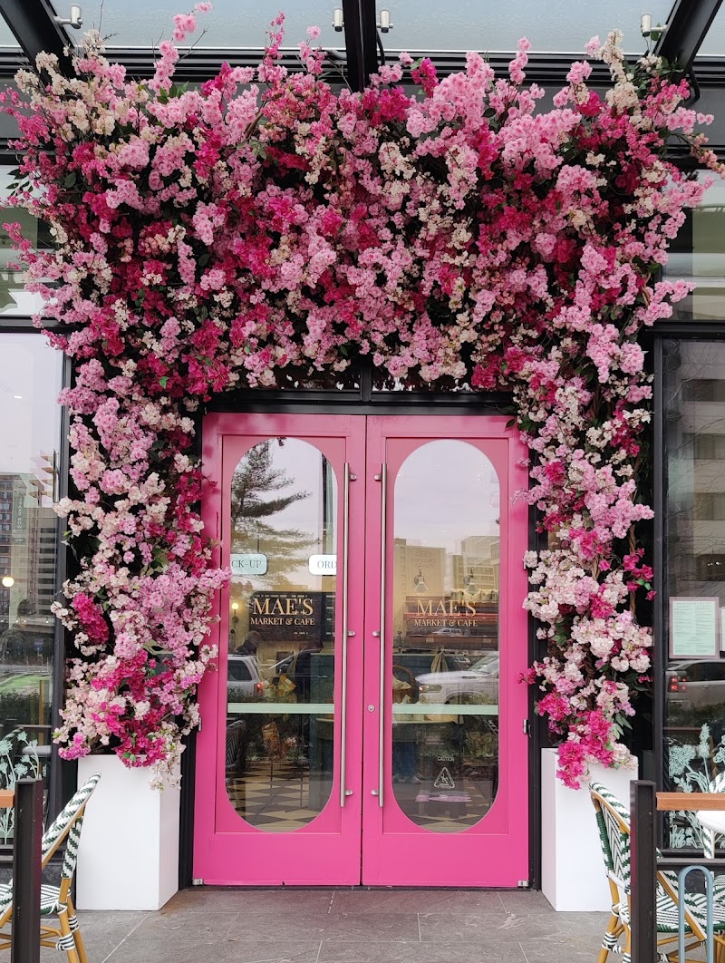 Mae's Market and Cafe