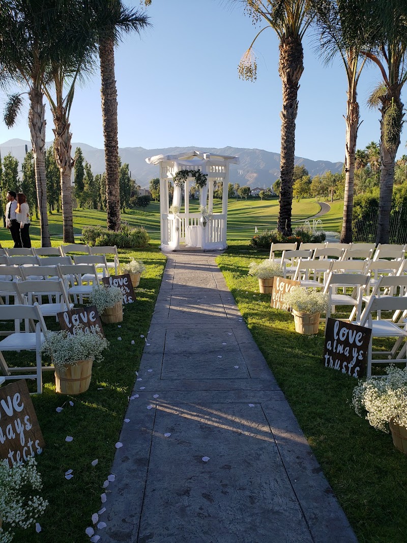 The Lakes Bar & Lounge