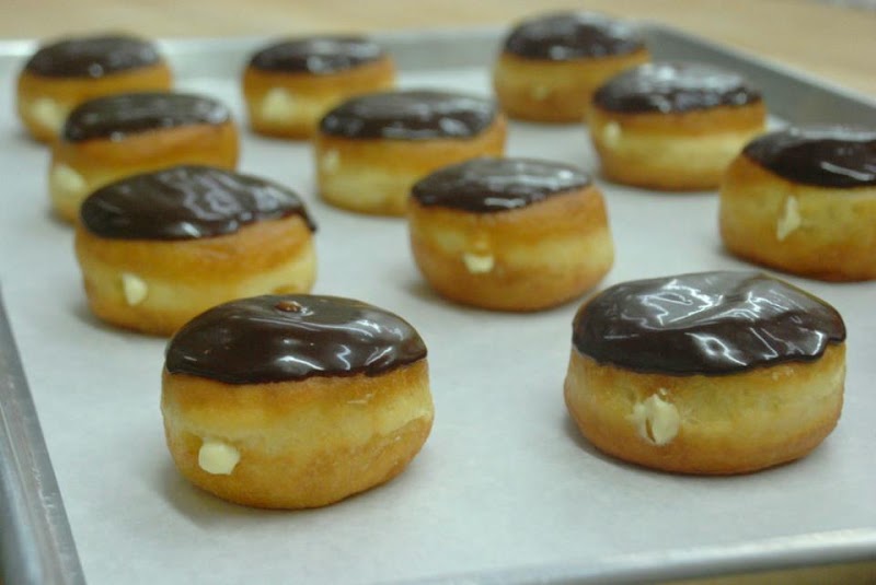 Whoo's Donuts Pizza and Brew