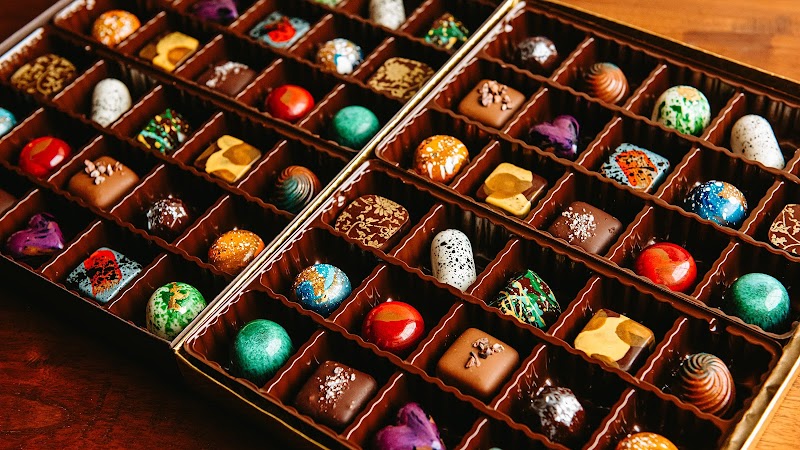 The Chocolate Season • Chocolaterie & Coffee Shop