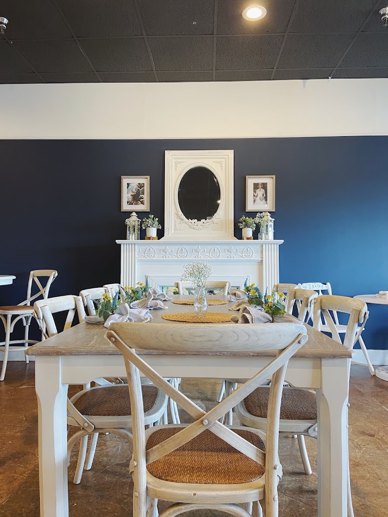 Teapots & Treasures Café