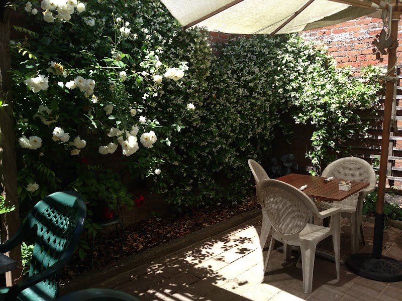 Mama's Cafe & Bakery