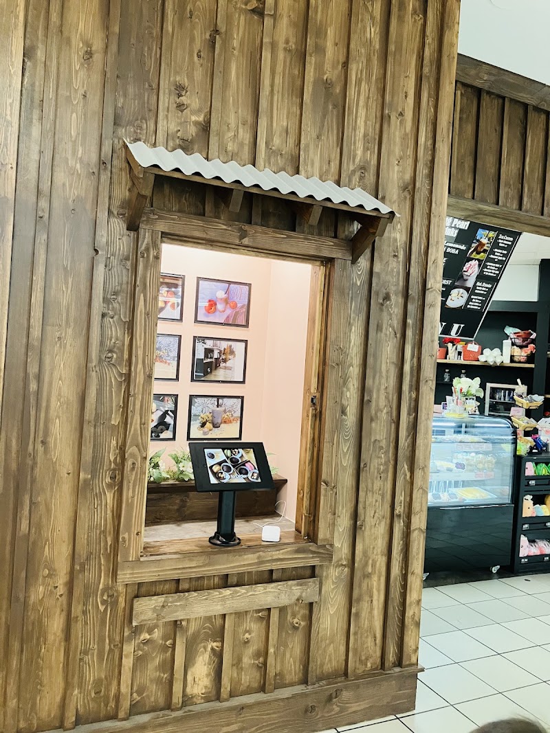 Ellagista's Macarons and Boba