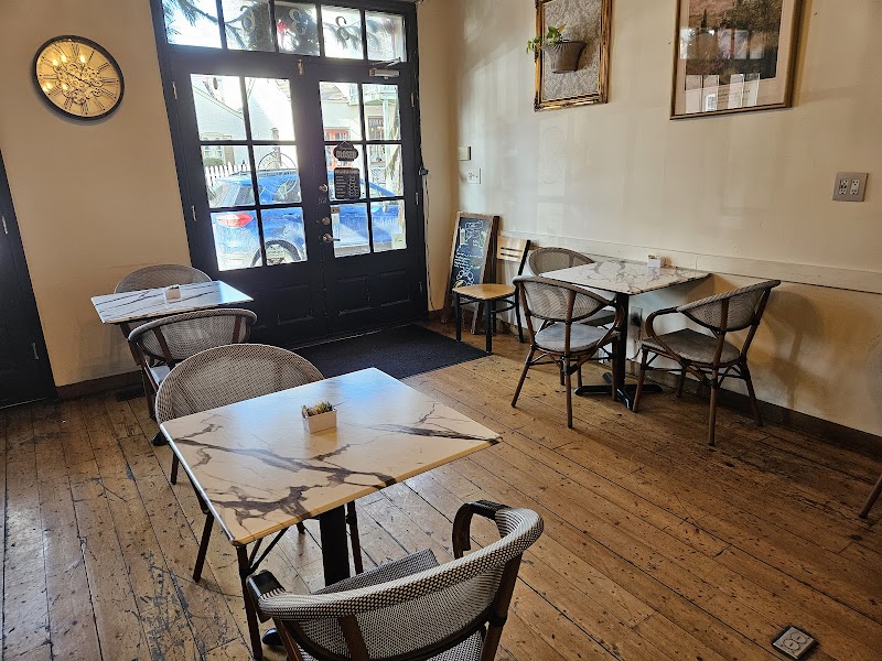 Saint Charles Coffee & Creperie