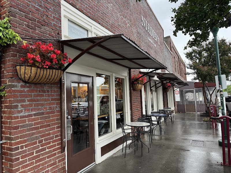 Niedlov's Cafe & Bakery