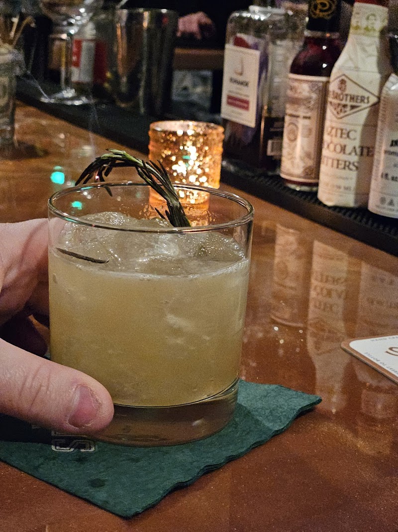 Harry's Cocktail Lounge