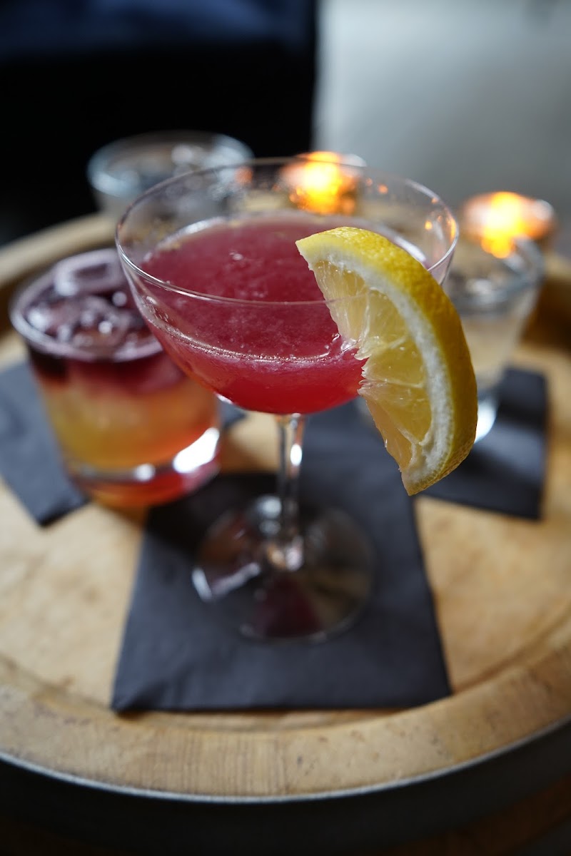 Harry's Cocktail Lounge