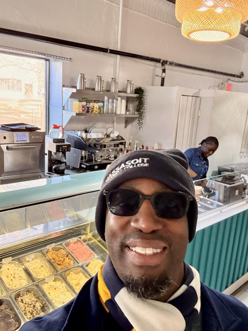 Dr. Ellie Paris Social Bookstore & Ice Cream Cafe