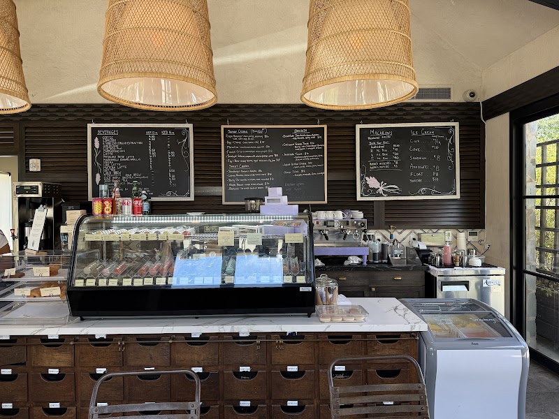 Madeleine's Macarons & Crepes