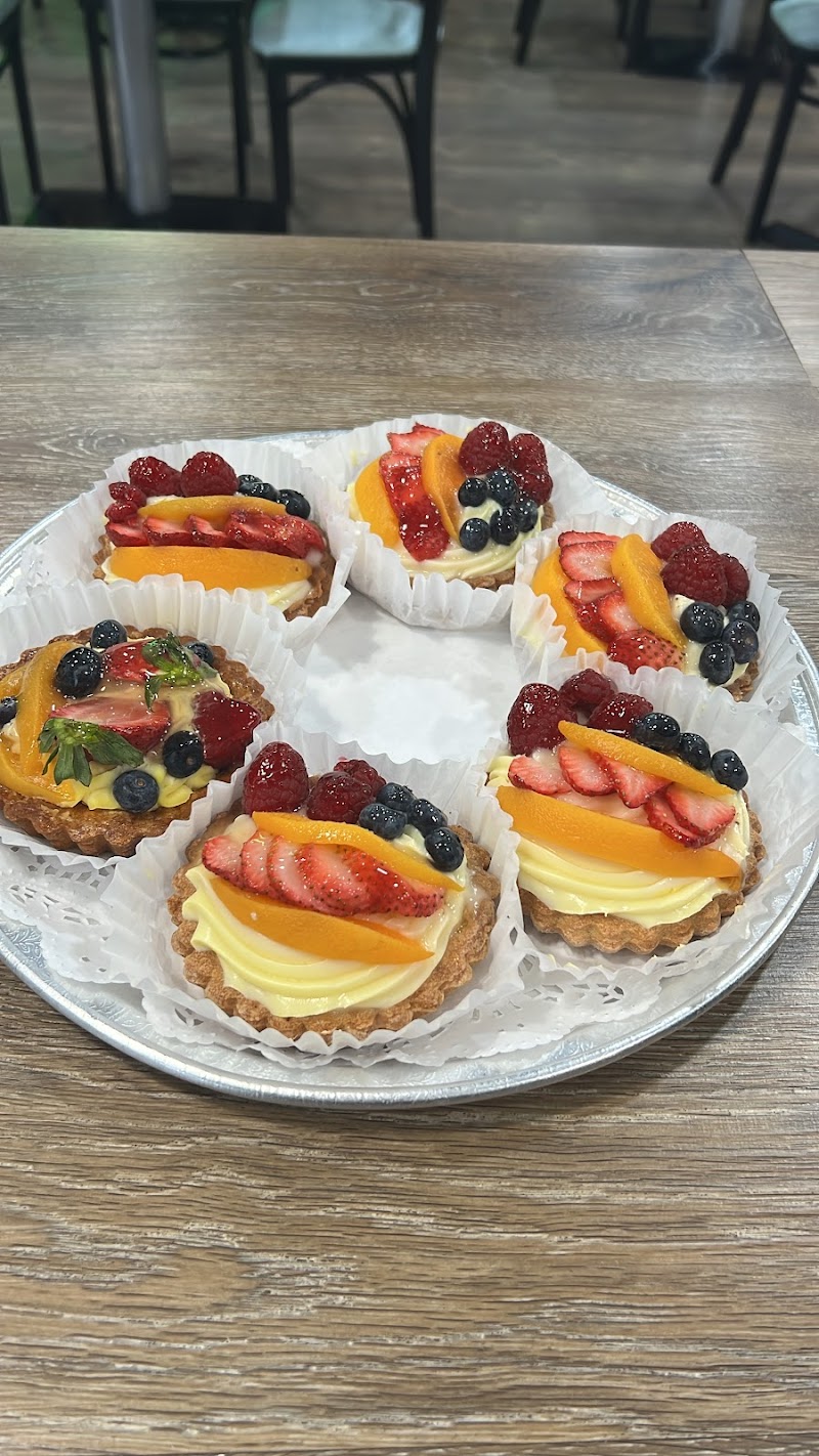 Del Pino Bakery & Deli