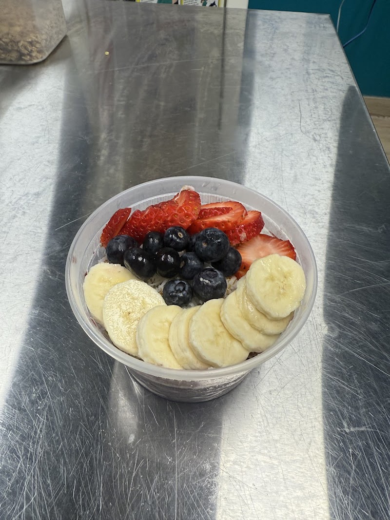 Pura Bliss Organic Bowls & Smoothies Lounge