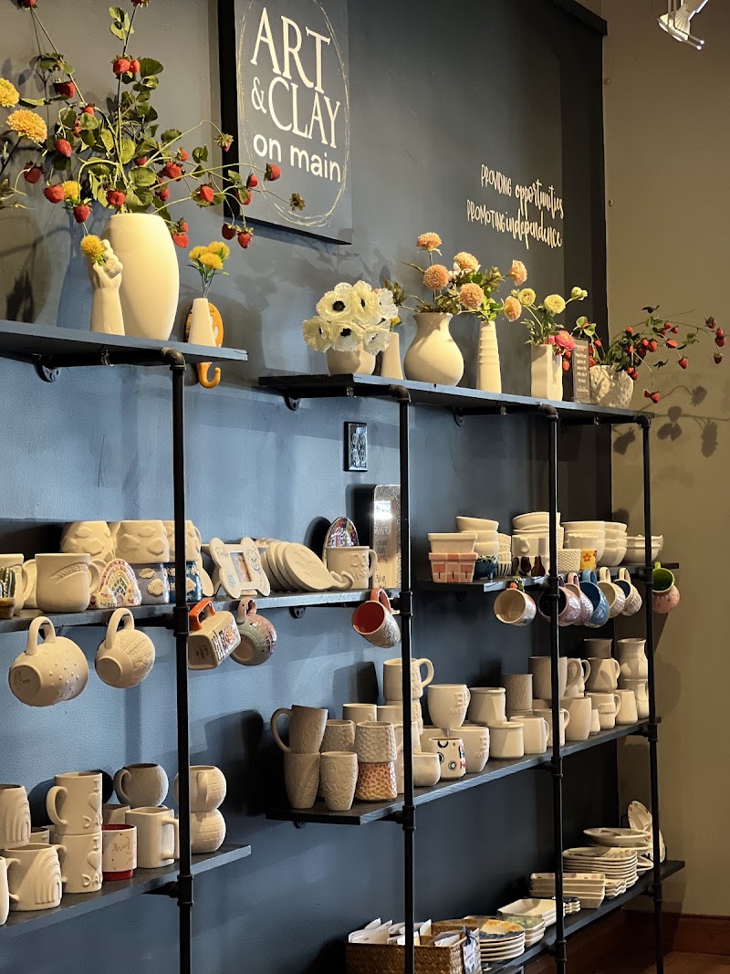 Art & Clay On Main/Square 7 Coffee House