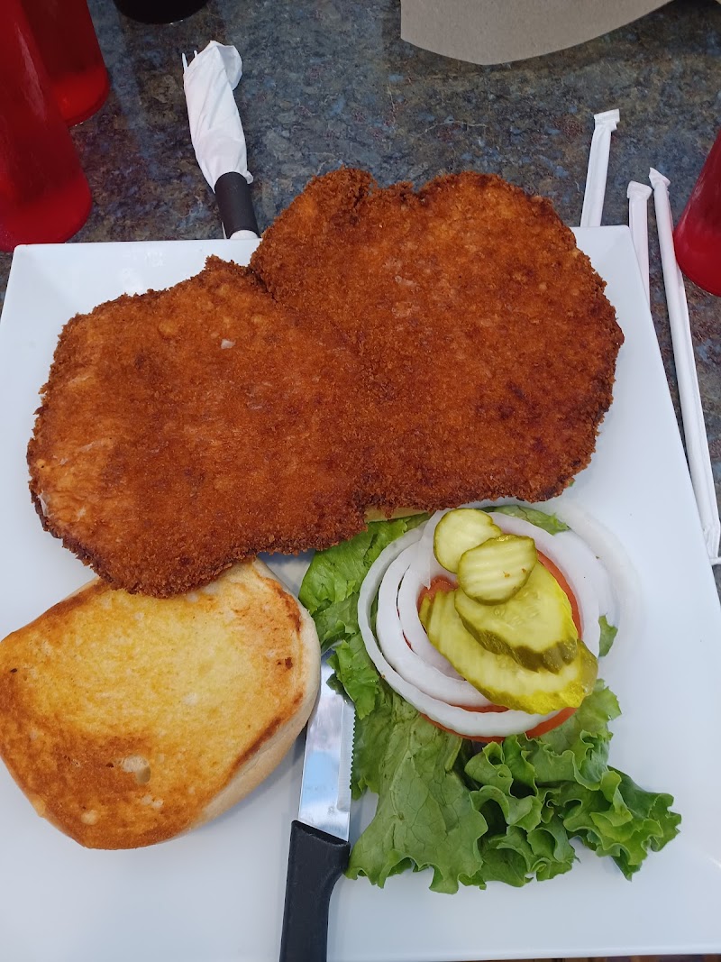 Newton's Paradise Cafe