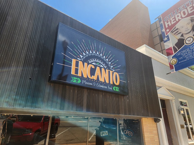 Encanto Restaurant & Bar