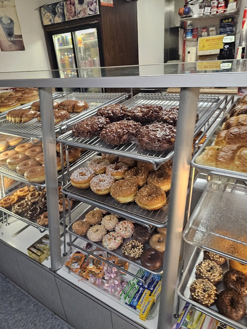 Howard's Donuts & Deli