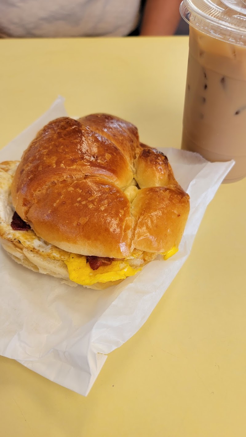 Howard's Donuts & Deli