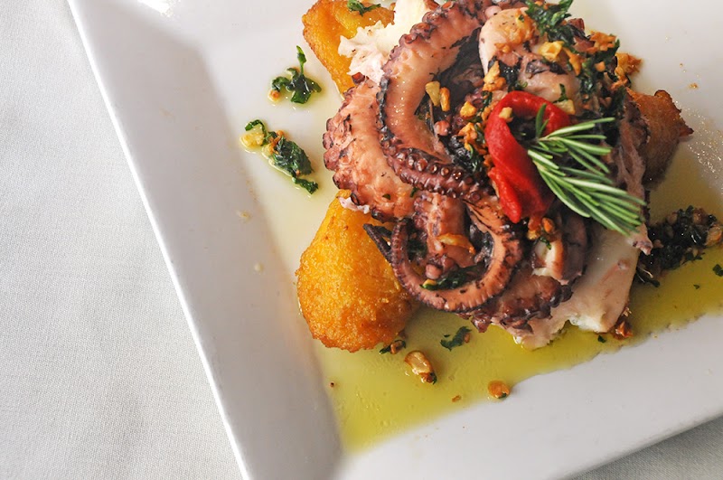 10 Rocks Tapas Bar & Restaurant