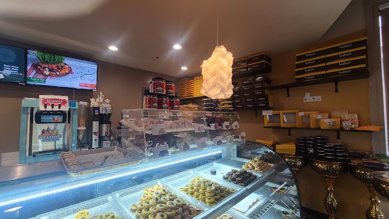 Kandoo Cafe & Custom Cakes