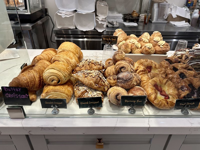 Le Paris Artisan & Gourmet Cafe