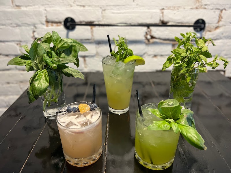 Short's Burger & Shine