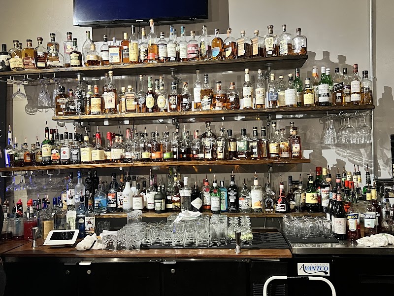 Gaston Pour House: Drinks, Food, Coffee & Lounge