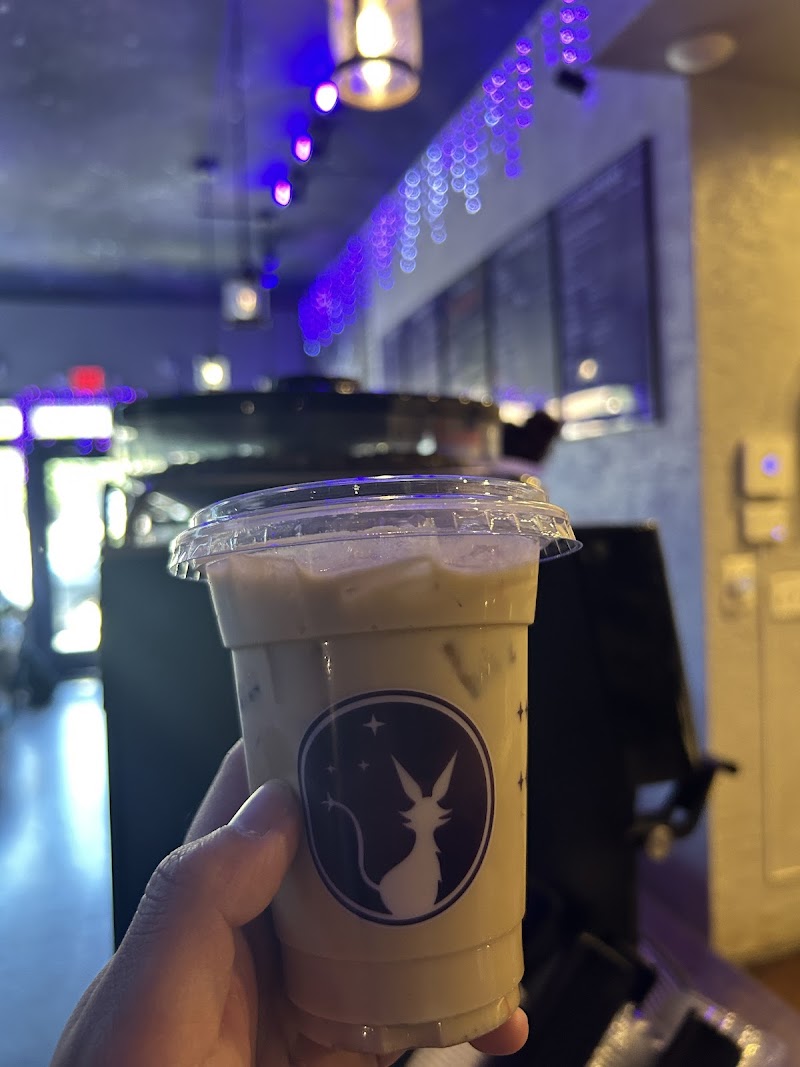 Gata Mágica Café and Lounge