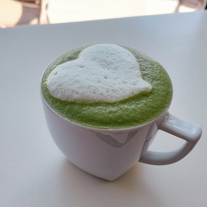 Cassis Market & Cafe