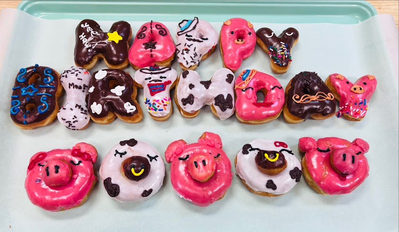 Yummy donut palace.boba tea.smoothies.coffee