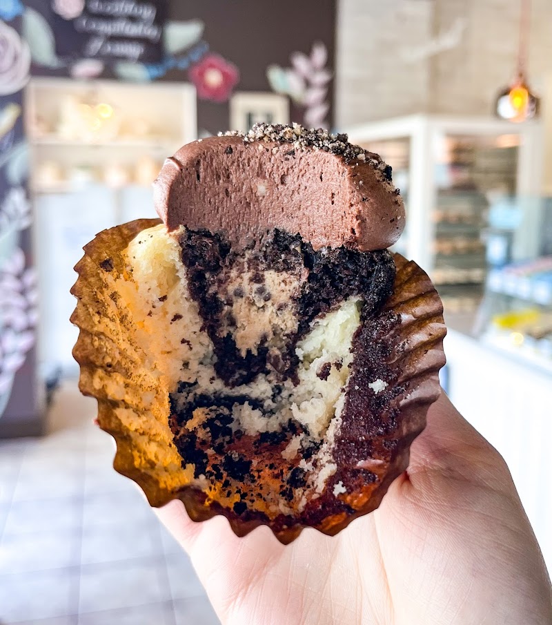 Flavor Cupcakery & Bake Shop