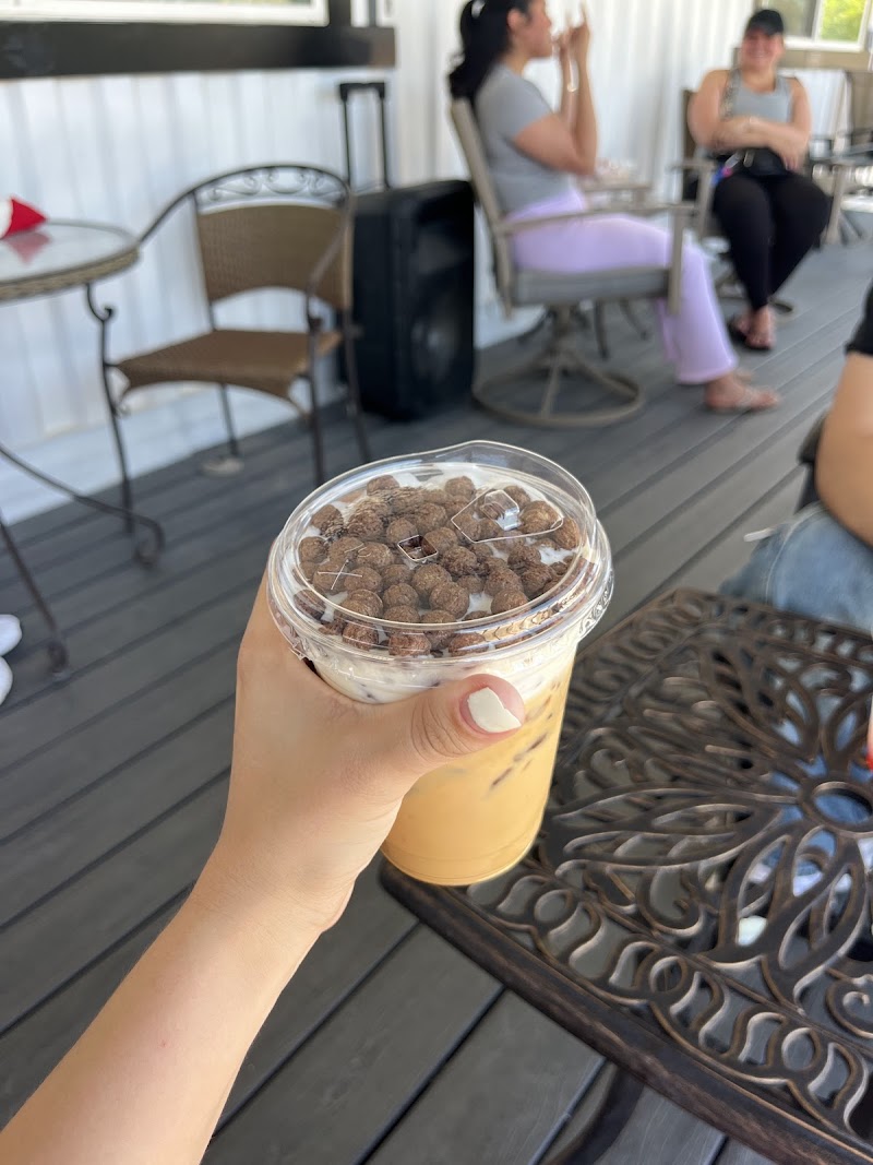 Serve Coffee + Pastries