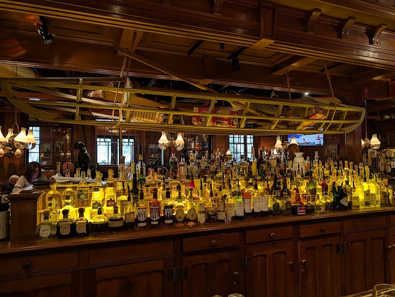 Clyde's Tower Oaks Lodge