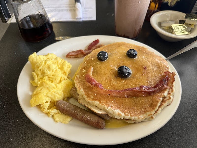 Shakers American Café