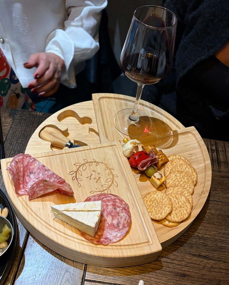 Tom N Toms Black Duluth