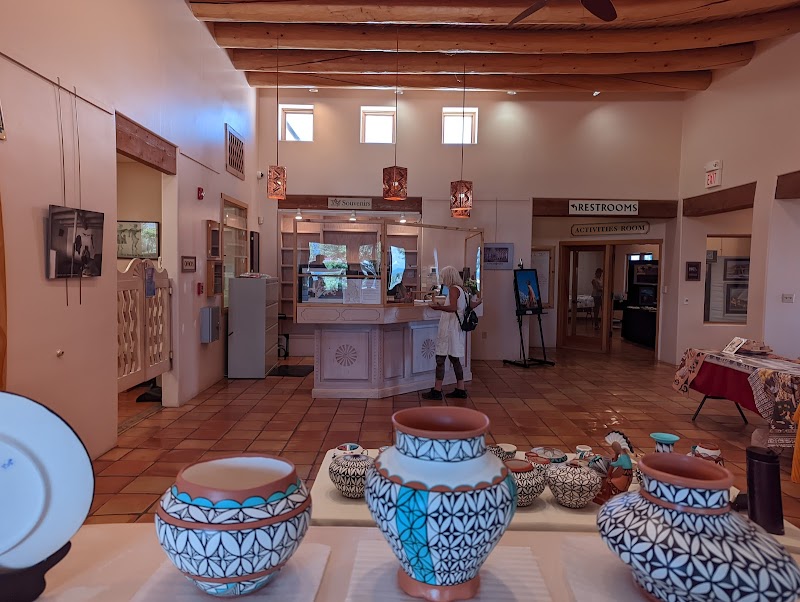 Taos Visitor Center / Taos Pueblo Collective