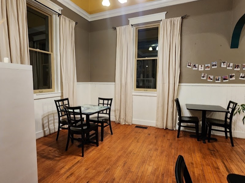 Eli's Coffee Shop - Tremont