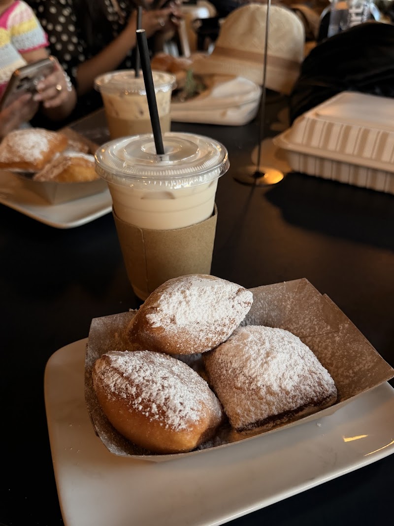 Cafe Fleur - Café & Beignet
