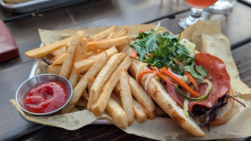 Roadhouse Pub & Eatery